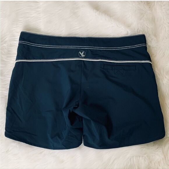 EXCELLENT CONDITION WOMEN’S SIZE 8 CARVE DESIGN BOARD SHORTS - Picture 2 of 4